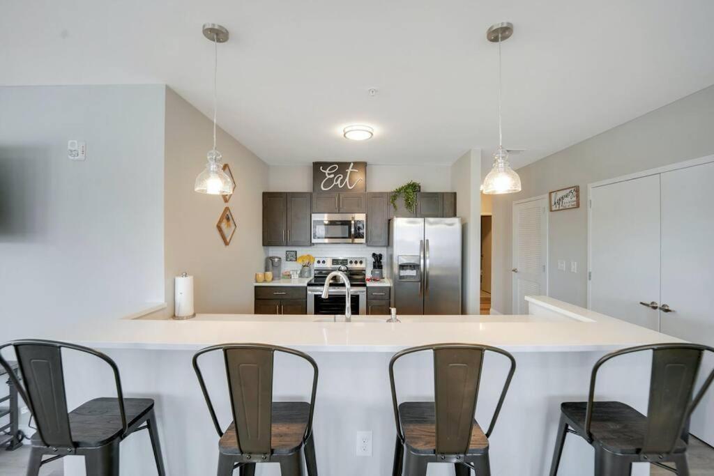 Beautiful 2Br Apt/Ewr Airport/King /Free Parking Нюарк Екстериор снимка